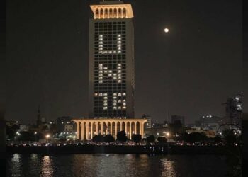 The Egyptian Foreign Ministry's landmark office tower overlooking the east bank of the Nile in downtown Cairo is illuminated with ‘UN 76’, in commemoration of the UN Day. Photo: © UN in Egypt