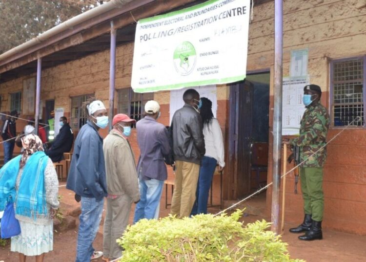 Kenyans queue to vote in the August 2022 general elections.